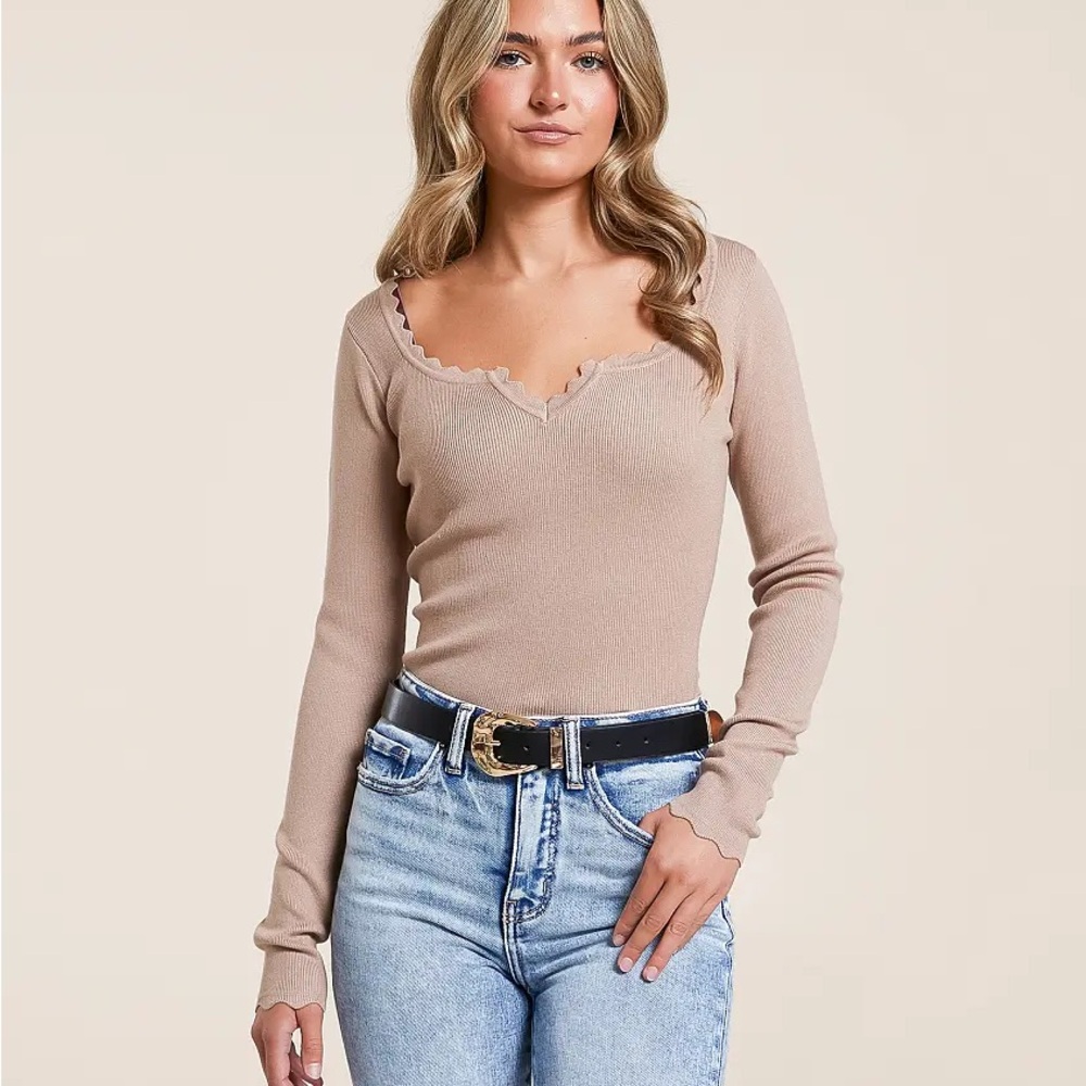 Blu Pepper Tan Taupe Scalloped Sweater